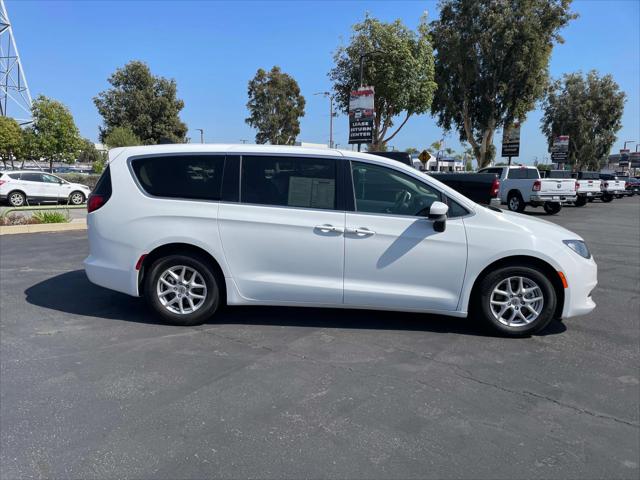 2022 Chrysler Voyager LX