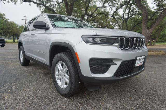 2025 Jeep Grand Cherokee GRAND CHEROKEE LAREDO 4X4