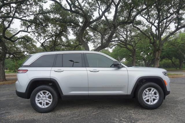 2025 Jeep Grand Cherokee GRAND CHEROKEE LAREDO 4X4