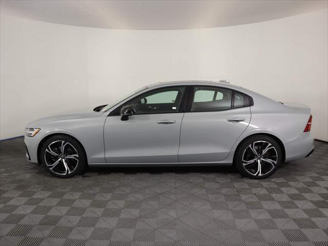 2024 Volvo S60 B5 Plus Dark Theme