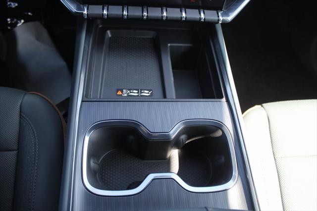 2025 GMC Acadia AWD AT4