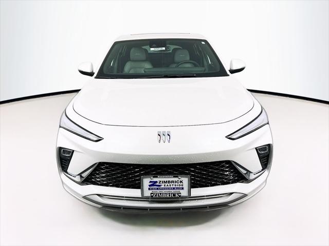 2025 Buick NV Avenir FWD