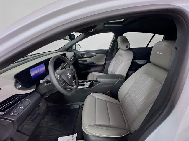 2025 Buick NV Avenir FWD