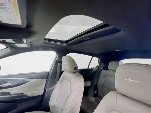 2025 Buick NV Avenir FWD