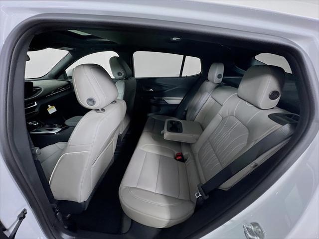 2025 Buick NV Avenir FWD