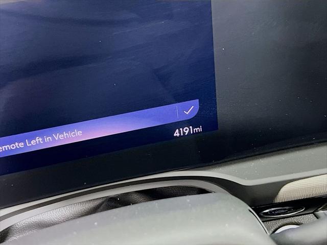 2025 Buick NV Avenir FWD