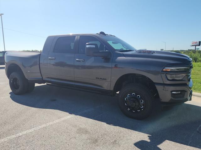 2025 RAM Ram 3500 RAM 3500 LARAMIE MEGA CAB 4X4 64 BOX