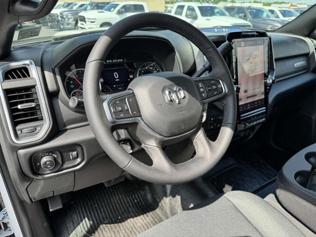 2025 RAM Ram 5500 Chassis Cab RAM 5500 BIG HORN CHASSIS CREW CAB 4X4 60 CA