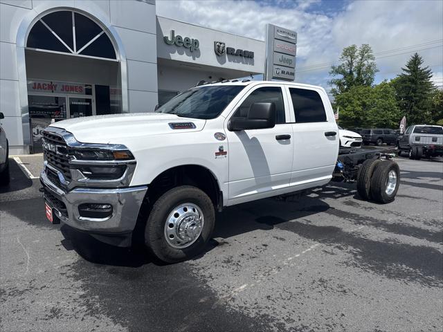 2025 RAM Ram 3500 Chassis Cab RAM 3500 TRADESMAN CREW CAB CHASSIS 4X4 60 CA