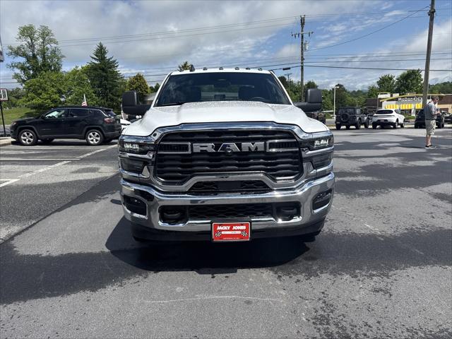 2025 RAM Ram 3500 Chassis Cab RAM 3500 TRADESMAN CREW CAB CHASSIS 4X4 60 CA