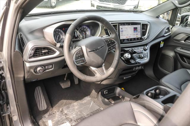 2025 Chrysler Pacifica PACIFICA SELECT AWD