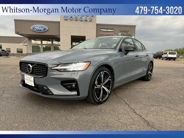 2024 Volvo S60 B5 Plus Dark Theme