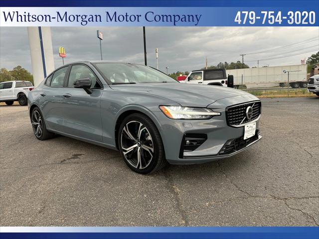 2024 Volvo S60 B5 Plus Dark Theme