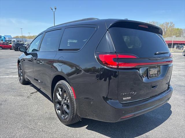2024 Chrysler Pacifica Limited AWD