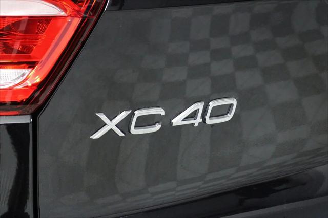 2025 Volvo XC40 B5 Core Bright Theme