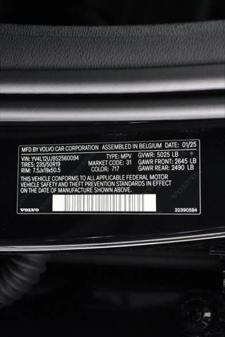 2025 Volvo XC40 B5 Core Bright Theme