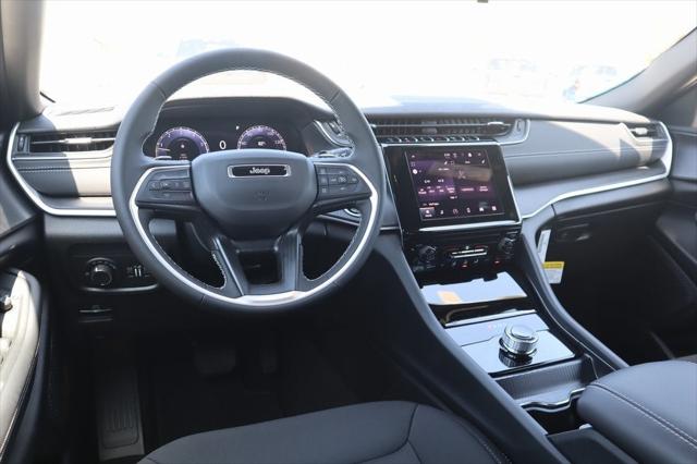 2025 Jeep Grand Cherokee GRAND CHEROKEE LAREDO X 4X4