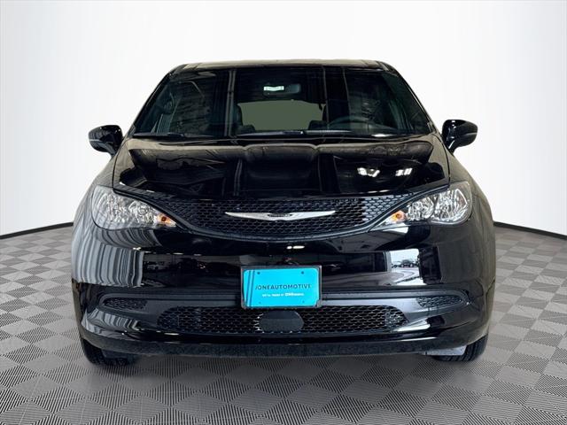 2025 Chrysler Voyager VOYAGER LX