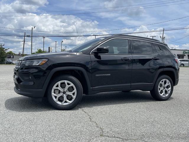 2025 Jeep Compass COMPASS LATITUDE 4X4