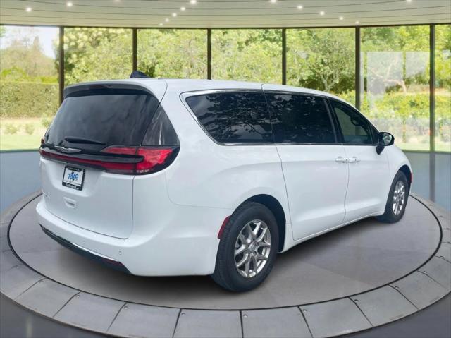 2025 Chrysler Pacifica PACIFICA SELECT