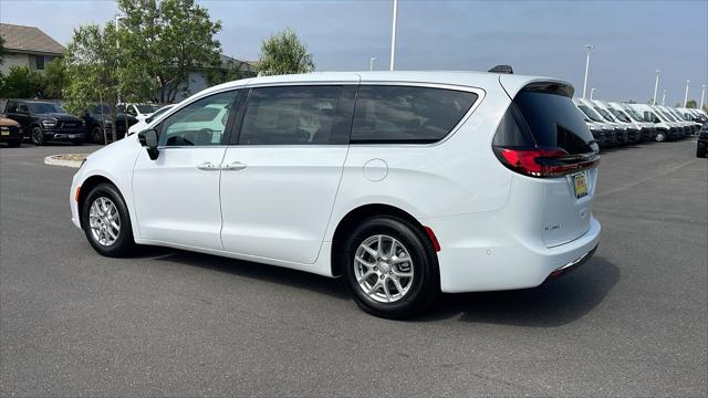 2025 Chrysler Pacifica PACIFICA SELECT