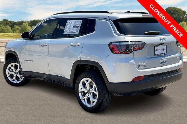 2025 Jeep Compass COMPASS LATITUDE 4X4