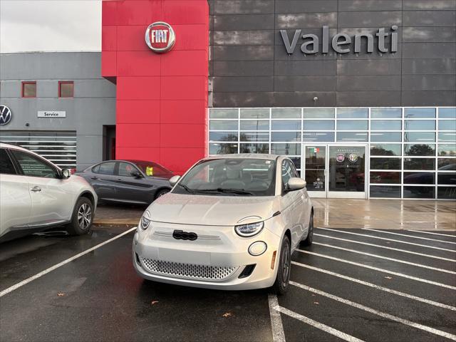 2025 Fiat FIAT 500e GIORGIO ARMANI Collectors Edition 2025 Fiat FIAT 500e GIORGIO ARMANI Collectors Edition