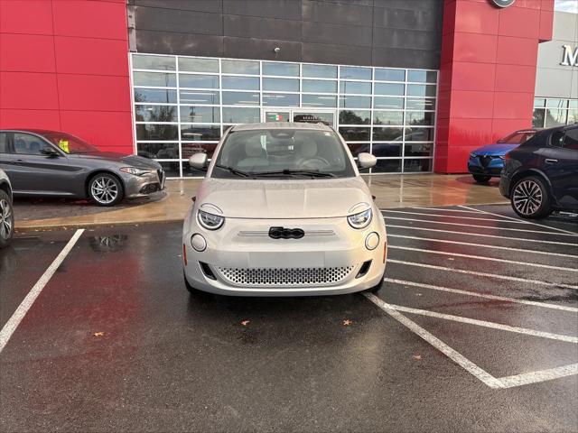 2025 Fiat FIAT 500e GIORGIO ARMANI Collectors Edition 2025 Fiat FIAT 500e GIORGIO ARMANI Collectors Edition