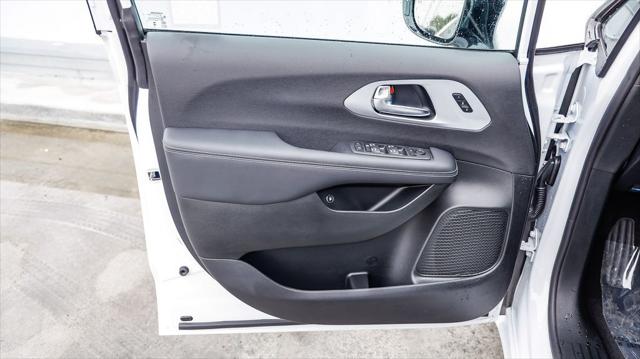 2025 Chrysler Pacifica Hybrid PACIFICA PLUG-IN HYBRID S APPEARANCE