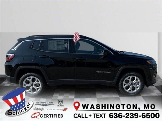 2025 Jeep Compass COMPASS LATITUDE 4X4