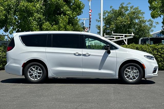 2025 Chrysler Pacifica PACIFICA SELECT