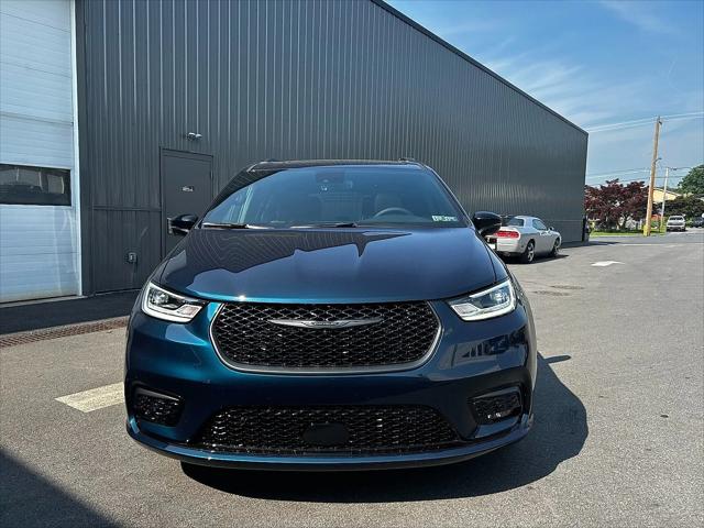 2025 Chrysler Pacifica Hybrid PACIFICA PLUG-IN HYBRID S APPEARANCE