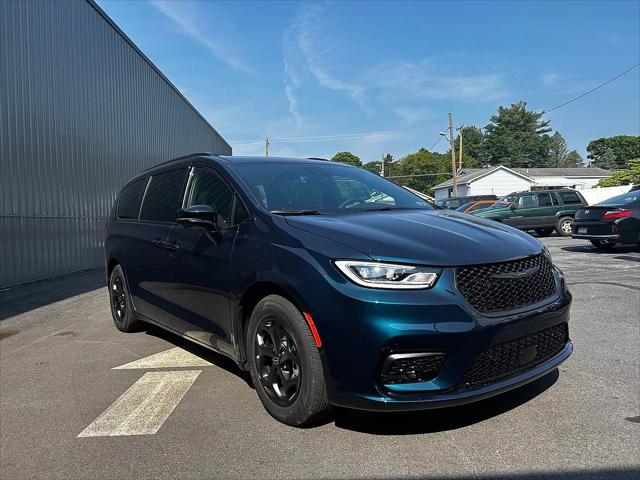 2025 Chrysler Pacifica Hybrid PACIFICA PLUG-IN HYBRID S APPEARANCE