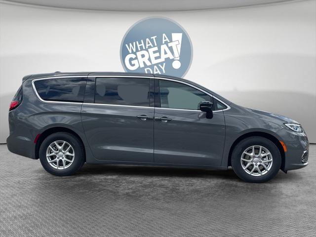 2025 Chrysler Pacifica PACIFICA SELECT