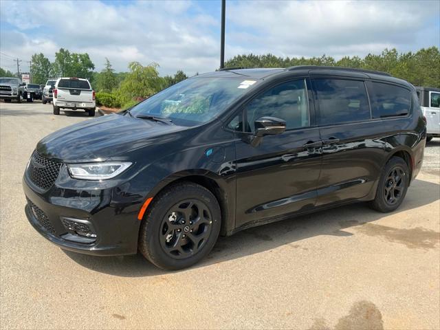 2025 Chrysler Pacifica Hybrid PACIFICA PLUG-IN HYBRID S APPEARANCE