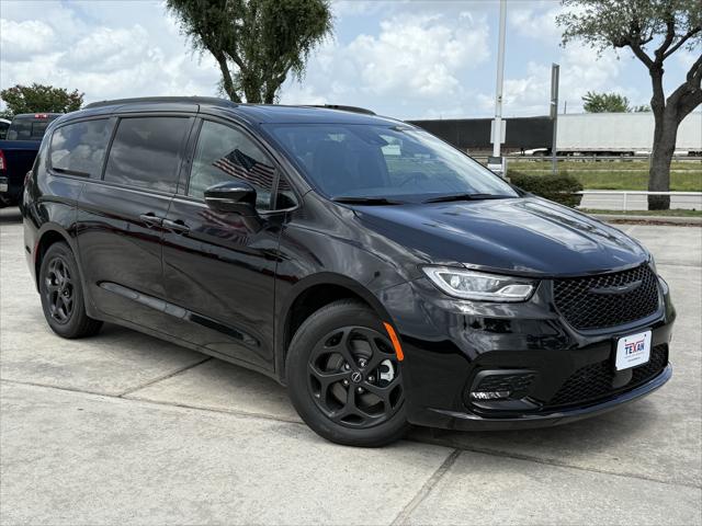 2025 Chrysler Pacifica Hybrid PACIFICA PLUG-IN HYBRID S APPEARANCE