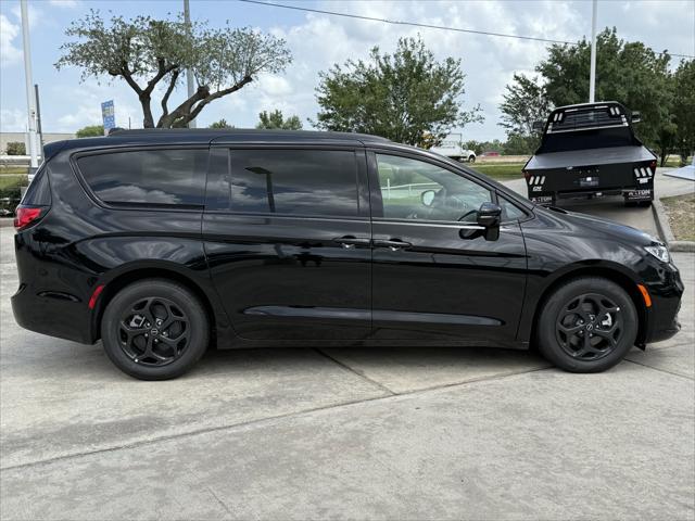 2025 Chrysler Pacifica Hybrid PACIFICA PLUG-IN HYBRID S APPEARANCE