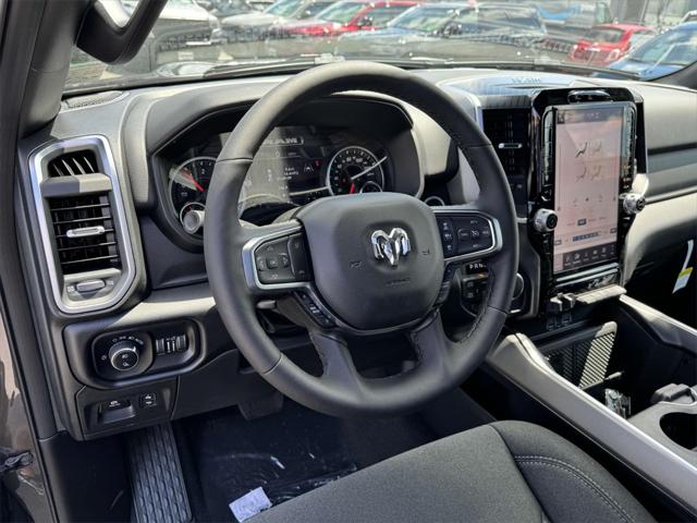 2025 RAM Ram 1500 RAM 1500 BIG HORN CREW CAB 4X4 64 BOX