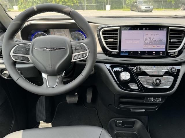2025 Chrysler Pacifica PACIFICA SELECT AWD