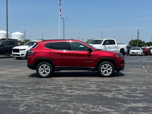2025 Jeep Compass COMPASS LATITUDE 4X4