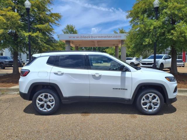2025 Jeep Compass COMPASS LATITUDE 4X4