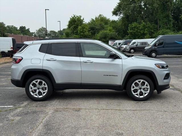 2025 Jeep Compass COMPASS LATITUDE 4X4