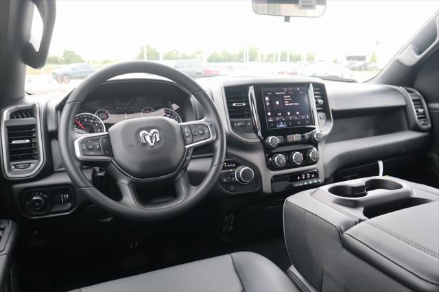 2025 RAM Ram 1500 RAM 1500 TRADESMAN QUAD CAB 4X4 64 BOX