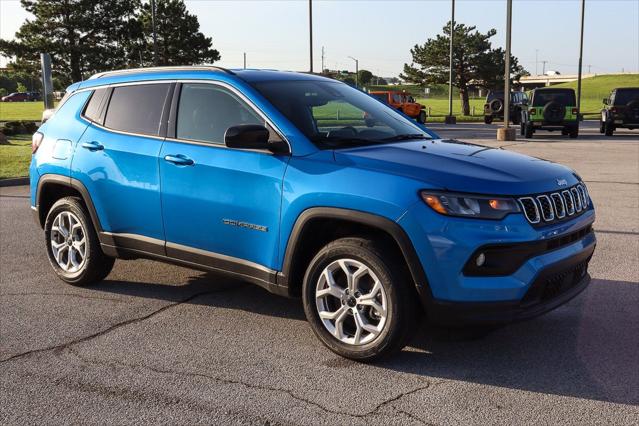 2025 Jeep Compass COMPASS LATITUDE 4X4