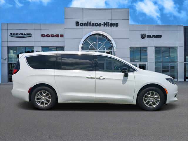 2025 Chrysler Voyager VOYAGER LX