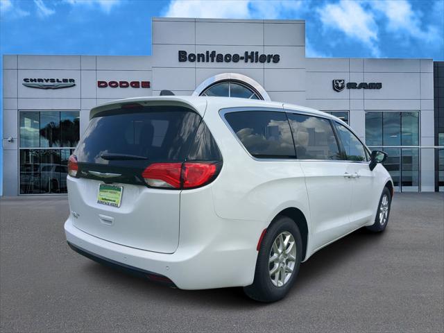 2025 Chrysler Voyager VOYAGER LX