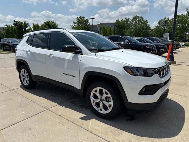 2025 Jeep Compass COMPASS LATITUDE 4X4