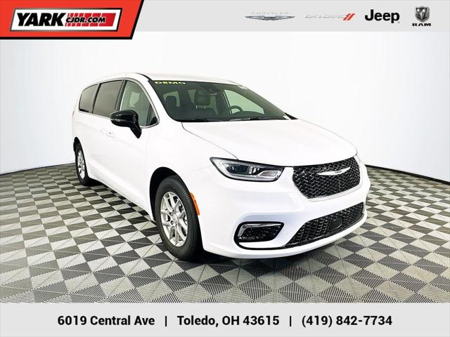 2025 Chrysler Pacifica PACIFICA SELECT