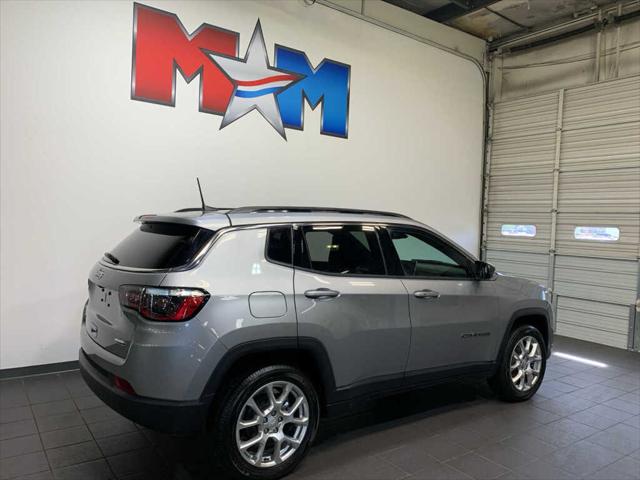2023 Jeep Compass Latitude Lux FWD