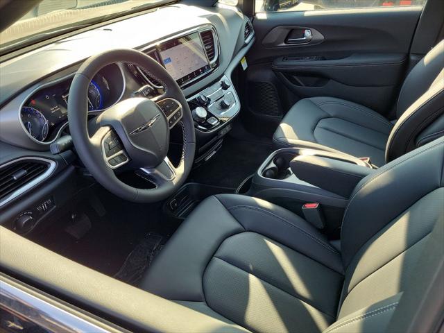 2025 Chrysler Voyager VOYAGER LX